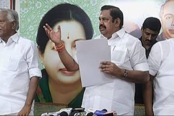 இடைத்தேர்தல் பிரச்சாரக் குழுவில் அதிருப்தி அணிக்கு இடமில்லை: அதிமுகவில் சலசலப்பு