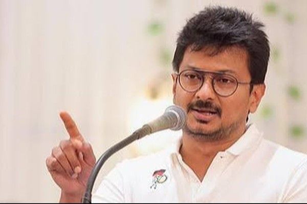 “அரசுப் பள்ளி வளாகங்களிலேயே மாணவிகளுக்கு பாதுகாப்பு இல்லை” !