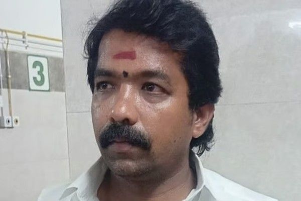 கும்பகோணம் தவெக மாநகர செயலாளர் மீது தாக்கு, கார் கண்ணாடி உடைப்பு