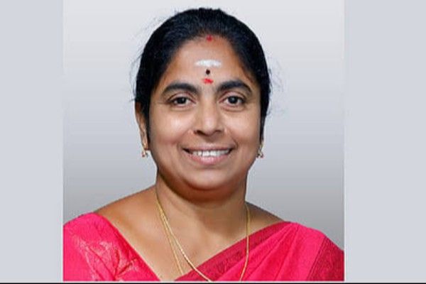 திருச்செந்தூர் கோயிலில் பிரகாரம் வரை வாகனத்தில் வந்த அமைச்சர்!
