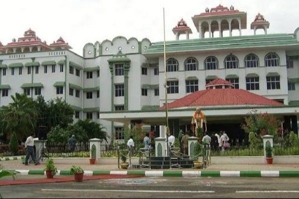 அரசு அதிகாரிகள், ஊழியர்கள் மீதான வன்கொடுமை வழக்கு
