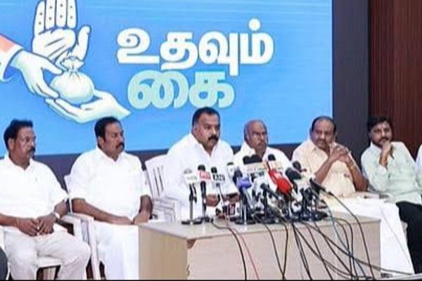 ‘உதவும் கை’ வெள்ள நிவாரண உதவி மையம் திறப்பு
