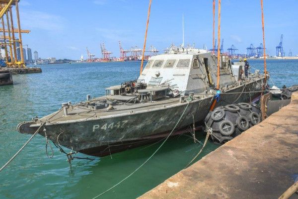 கடலில் மூழ்கிய 'P 4447' அதிவேகத் தாக்குதல் படகை வெற்றிகரமாக மீட்டது கடற்படை!