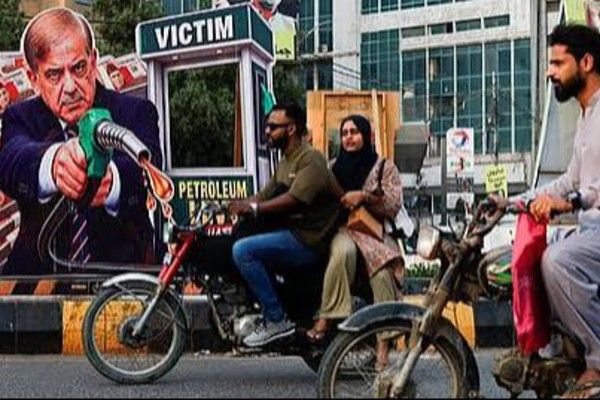 எரிபொருள் தட்டுப்பாடு: பாகிஸ்தானில் கடும் கட்டுப்பாடுகள்!