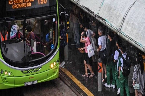 சிங்கப்பூரில் பேருந்துகளில் சக பயணிகளுக்கு இடையூறு விளைவித்தால் அபராதம்