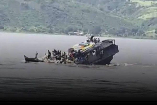 கொங்கோ ஆற்றில் இரு படகுகள் மோதி விபத்து : 22 பேர் உயிரிழப்பு