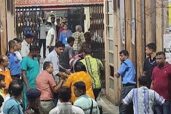  கொல்கத்தா துர்கா பூஜையில் கடும் நெரிசல்: 17 பேர் உயிரிழப்பு; 35 பேர் படுகாயம்