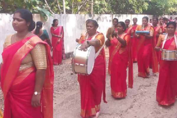 சர்வதேச சிறுவர் தினத்தில் யாழ்.ஏழாலையில் வியப்பில் ஆழ்த்திய தாய்மார்கள்! 