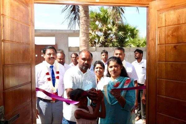 உலக குடியிருப்புத் தினத்தை முன்னிட்டு யாழில் 170 புதிய வீடுகள் பயனாளிகளிடம் கையளிப்பு 