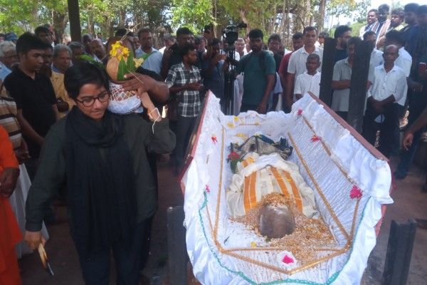 மறைந்த பிரபல அரசியல் ஆய்வாளர் யோதிலிங்கத்தின் புகழுடல் அக்கினியுடன் சங்கமம்!   