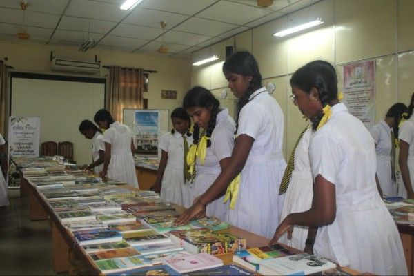 யாழ்ப்பாணப் பொதுநூலகத்தில் புத்தகக் கண்காட்சியும் விற்பனையும் ஆரம்பம் 