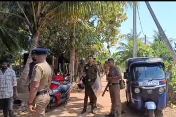   வெடுக்குநாறிமலையில் பௌத்த பிக்கு தலைமையிலான குழு - காவல் துறை  குவிப்பு!