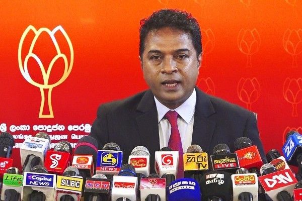 அரசாங்கத்தின் வரிக்கொள்கை குறித்து சாகர காரியவசம் விமர்சனம்