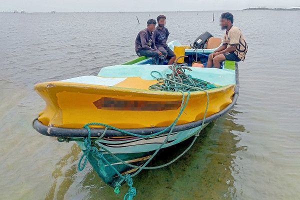  1,400 கடல் அட்டைகள், 3 படகுகளுடன் 7 பேர் கைது!