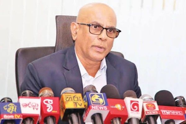 தனியார் நிறுவனங்கள் விநியோகத்தை குறைத்ததால் சில பகுதிகளில் எரிபொருள் தட்டுப்பாடு!