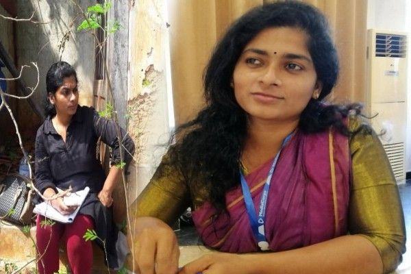 மின்னேரியாவில் வவுனியாவைச் சேர்ந்த ஆசிரியை சடலமாக மீட்பு