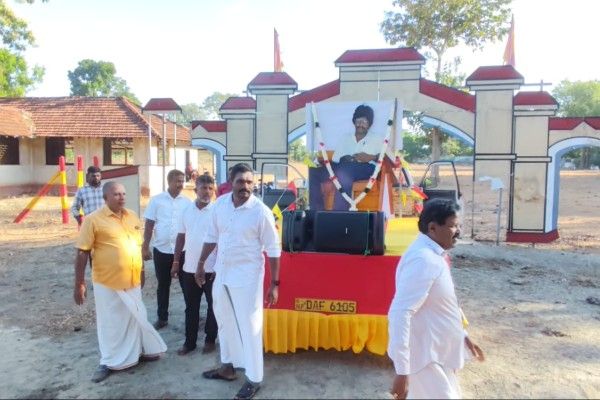 தேராவில் துயிலும் இல்லத்திலிருந்து நல்லூருக்கு புறப்பட்டது திலீபனின் நினைவு ஊர்தி