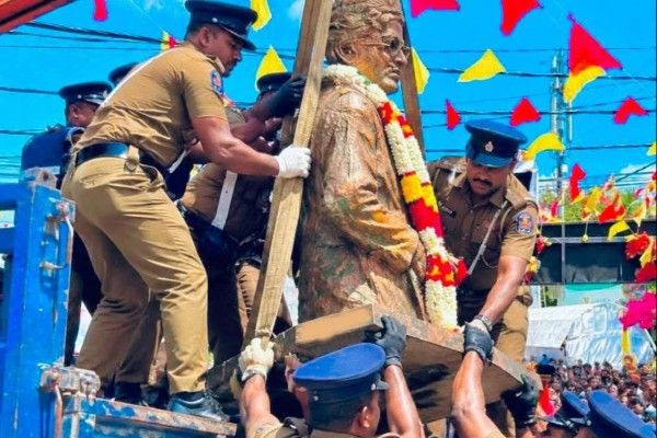 பசியின் சுடர்  காற்றுக்கும் சொந்தம் 