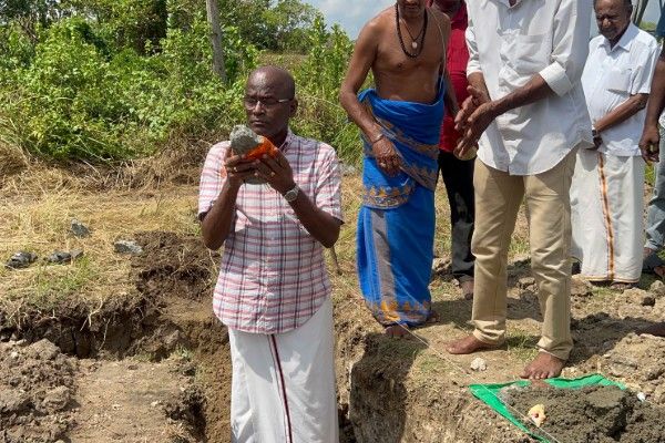 மகிழங்குளத்தில்  நெல் உலர்த்தும் தளத்திற்கான அடிக்கல் நாட்டும் நிகழ்வு
