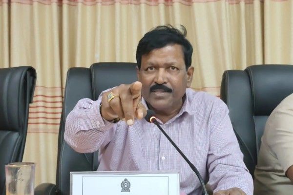 இராணுவத்தின் பிடியிலுள்ள உப்புமால் வீதியை விடுவிங்க வேண்டும்!