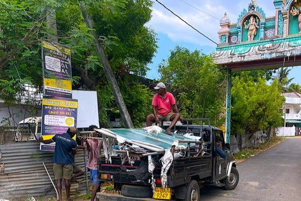 வடக்கில் அனுமதியற்ற விளம்பரப் பதாகைகளை அகற்ற நடவடிக்கை!