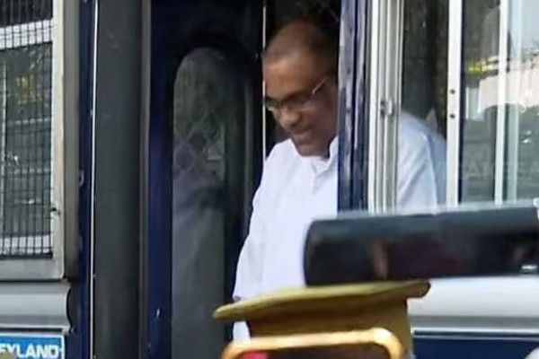 நீதிமன்றில் முன்னிலைப்படுத்தப்பட்டார் ஞானசார தேரர்
