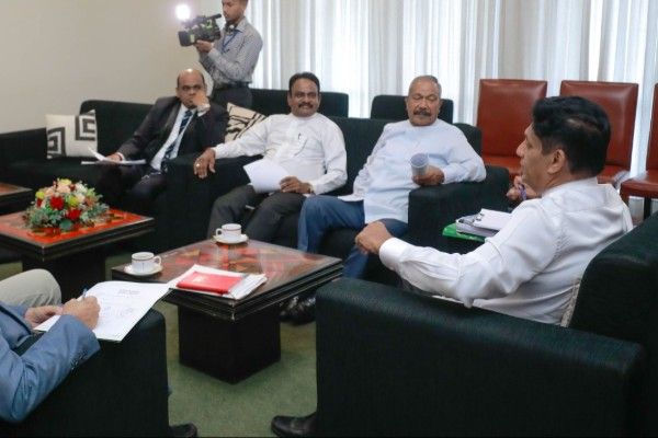 வடக்கு- கிழக்கு  மலையக நாடா.உறுப்பினர்களுக்கும்  சஜித்துக்கு  இடையில் விசேட சந்திப்பு