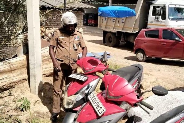 ஒரே பதிவு இலக்கத்தைக் கொண்ட இரண்டு மோட்டார் சைக்கிள்கள் கண்டுபிடிப்பு!