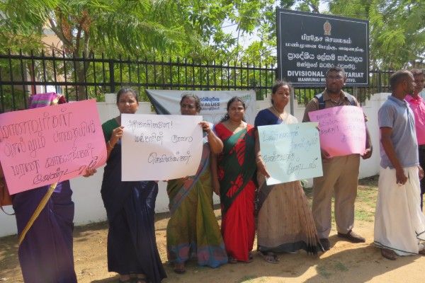 ஆசிரியர்கள் பாதுகாப்பை உறுதிப்படுத்து கோரி ஆர்ப்பாட்டம்