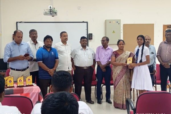 மன்னாரில் சாதாரண தரப் பரீட்சையில் 9 ஏ சித்திகளை பெற்ற மாணவர்கள்  கௌரவிப்பு