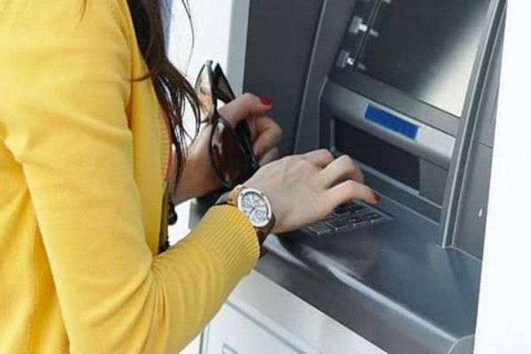 ATM இயந்திரங்களை பயன்படுத்துவோர் மிக அவதானம்!