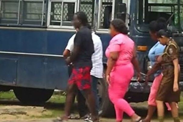 வெளிநாட்டுப் பெண்ணிடமிருந்து கொக்கெய்ன் மீட்பு !