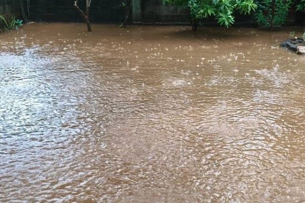தம்பலகாமத்தில் கனமழை: வீடுகளுக்குள் நீர் புகுந்ததால் குடும்பங்கள் இடம்பெயர்வு