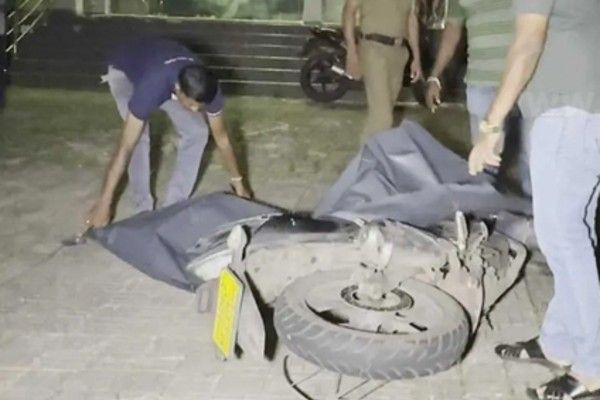  மொரட்டுவை துப்பாக்கிச் சூடு ; துப்பாக்கிதாரிகள் பறித்துச் சென்ற மோட்டார் சைக்கிள் மீட்பு