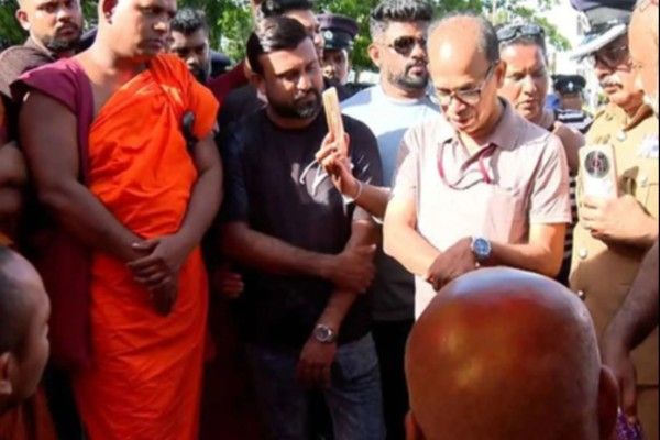  மாநகர சபை அதிகாரிகளுடன் தேரர்கள் முறுகல்!