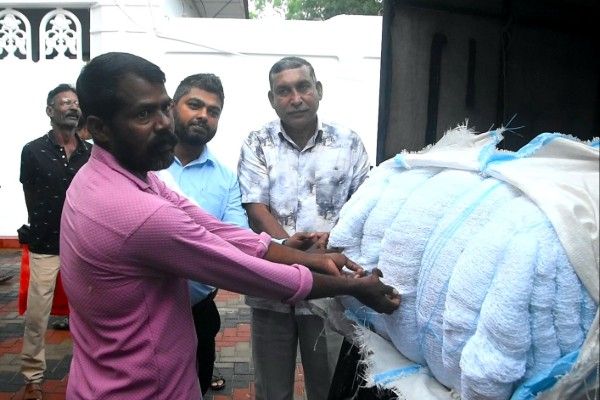 வவுனியாவில் மீன் தடுப்பு வலைகள் வழங்கல்!